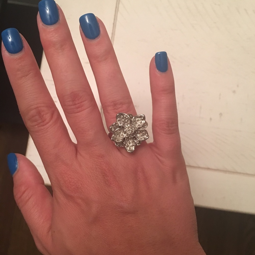 Flower ring - Picture 2 of 3